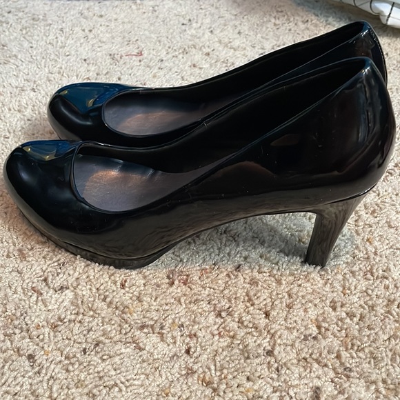 Heels - Picture 2 of 2